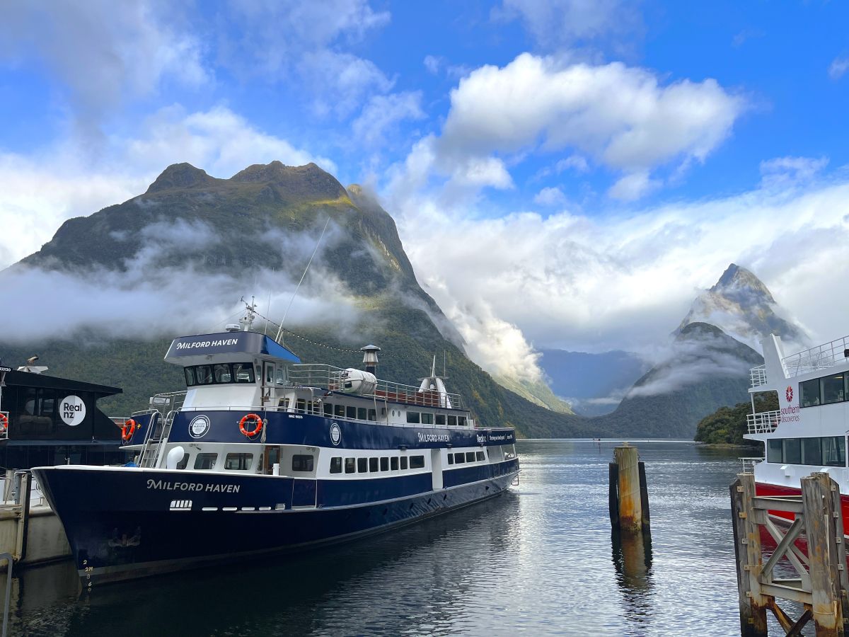 Milford Sound päiväretki Te Anausta